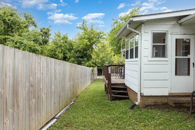 Building Photo - 205 Sunset Dr