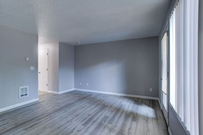 Building Photo - 2 bedroom unit. Pets OK! Lots of upgrades!...