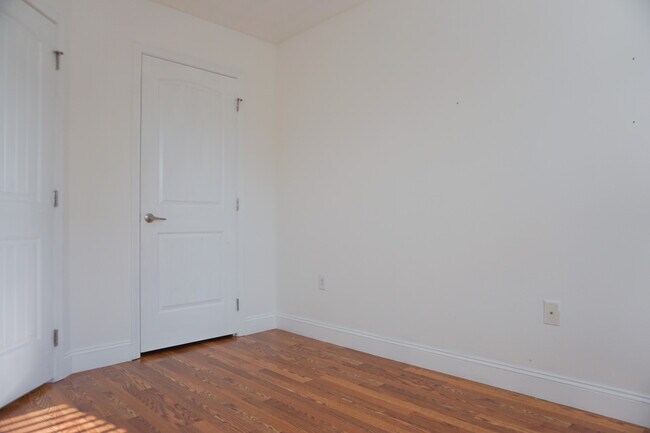 Building Photo - 127 Bronze Cir