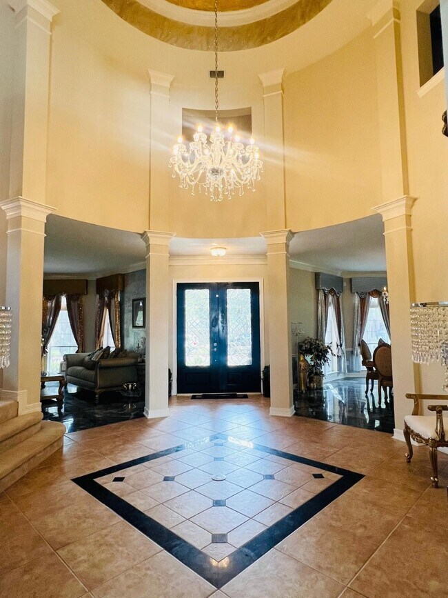 Building Photo - 4114 Fisher Lake Dr