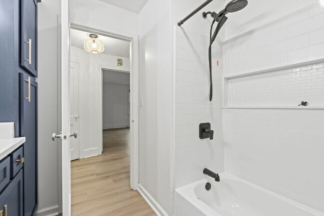 Building Photo - Nicely maintained 3 Bed, 1 Bath Single-Level Home with Bonus Sunroom ($1400/mo base rent***)