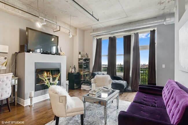 Building Photo - 6 S Laflin St