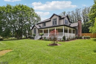 Building Photo - 5 Shores Rd