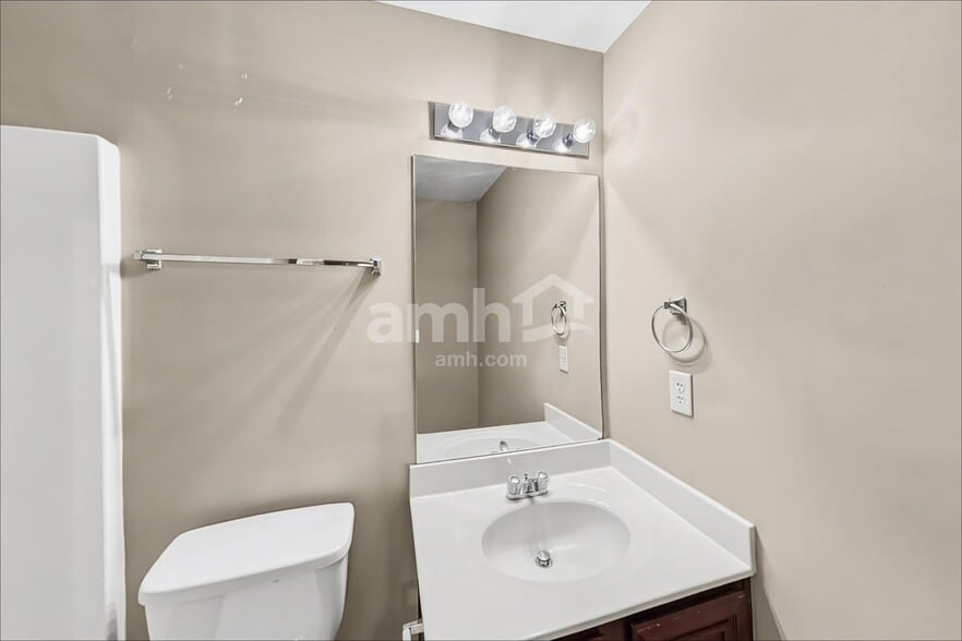 Building Photo - 4975 Hopewell Manor Dr