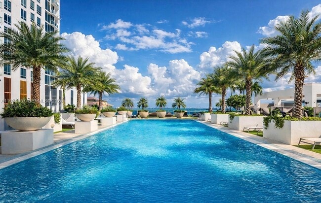 Building Photo - 600 NE 27th St