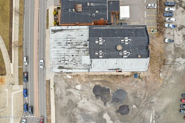 Building Photo - 19 W River St