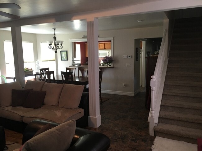 Building Photo - Cozy 3 bed 2 bath + bonus room in The Arbors