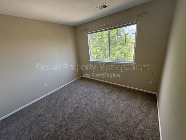 Building Photo - 910 Humboldt Way