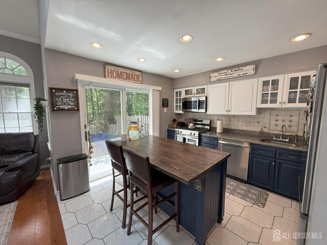 Building Photo - 37 Dorchester Dr