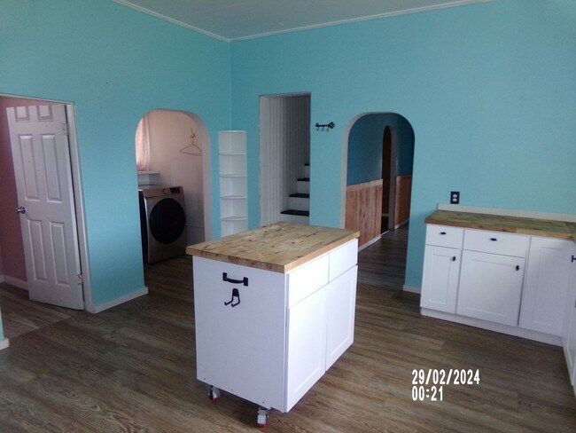 Building Photo - 4bd 1ba Home