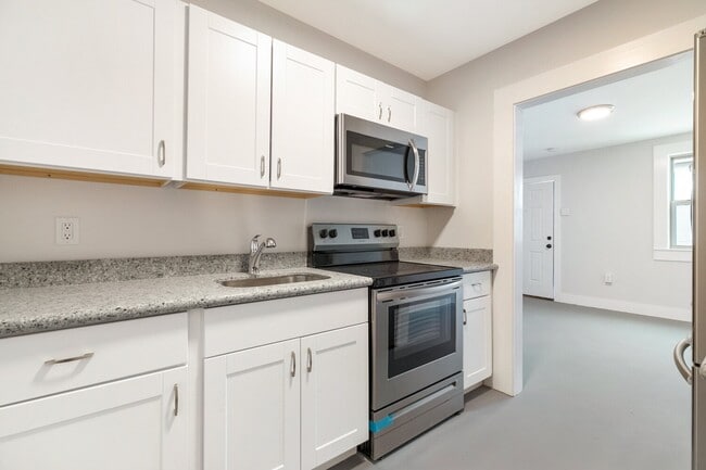 Building Photo - Charming Studio in Mid-City New Orleans – Utilities Included, Modern Kitchen, Shared Laundry