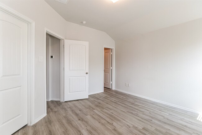 Building Photo - 413 N Meadows Dr