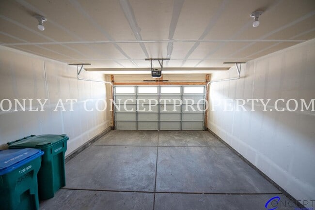 Building Photo - Brand-New Beautiful Spacious Modern Townhome in Lehi with Luxury Finishes & Prime Amenities