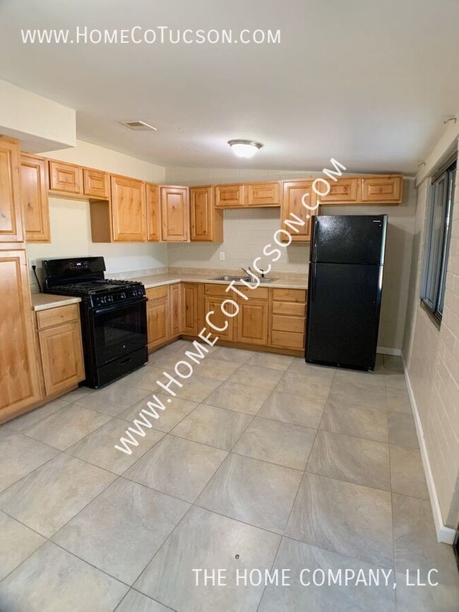 Building Photo - 410 W Calle Antonia