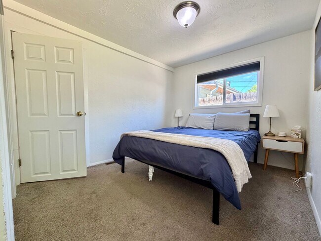 Building Photo - Updated 3-Bedroom Home Near Downtown & University of Utah