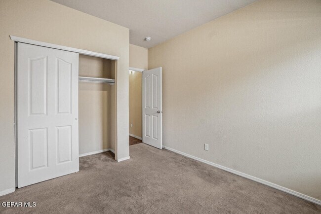 Building Photo - 2932 Pino Triste Dr
