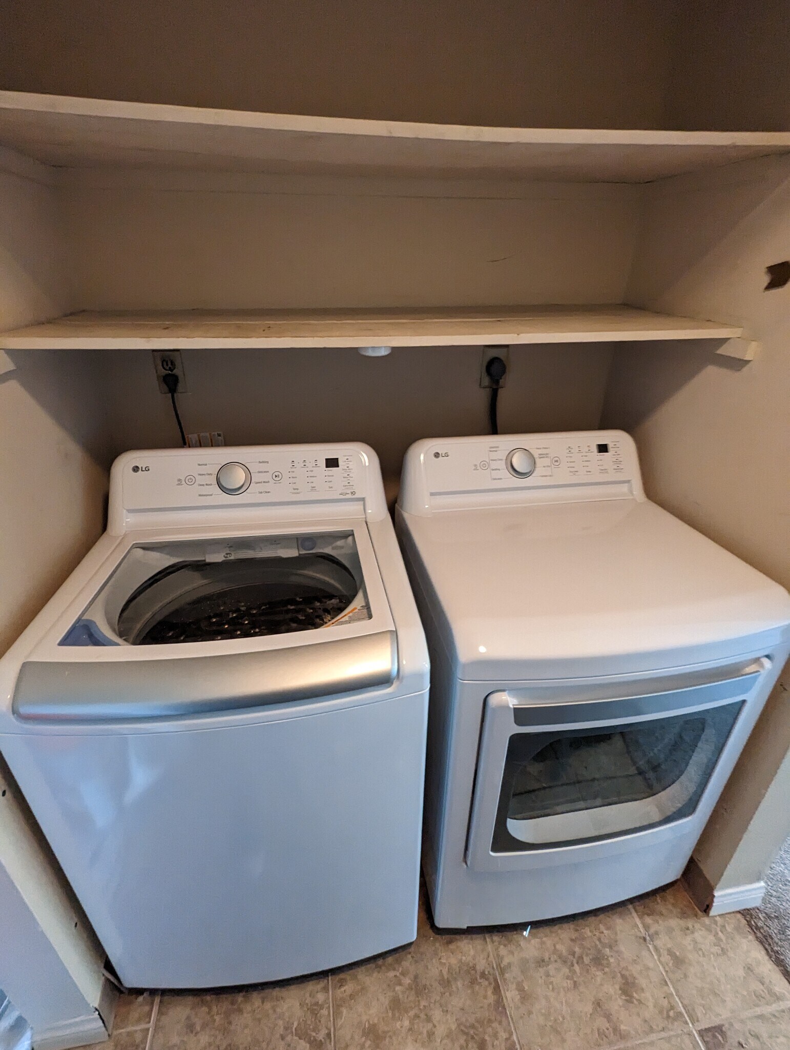 Dryer/Washer - 7813 Tommy Dr