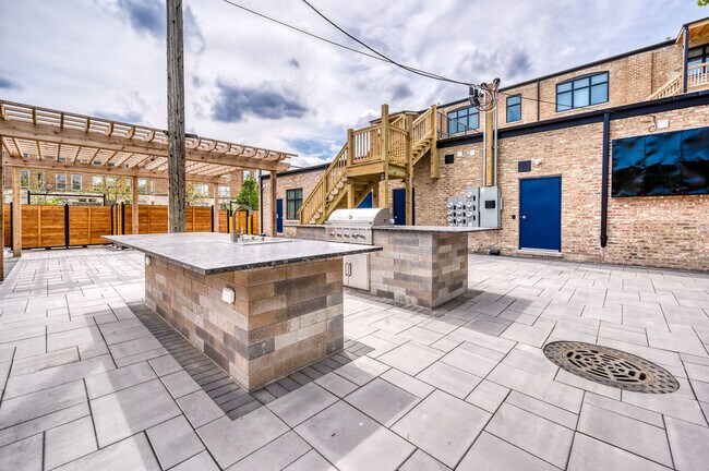 Building Photo - 1427 S Kedzie Ave