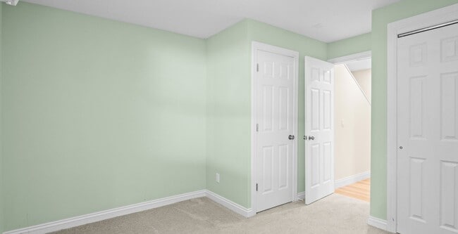 Building Photo - 3-Bedroom Home with Peekaboo Views of Silv...