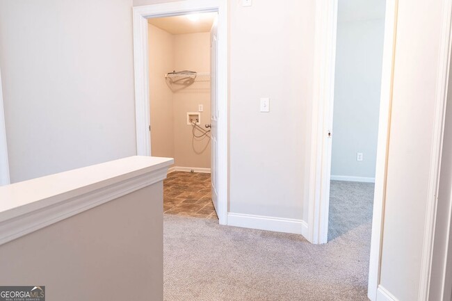 Building Photo - 2046 Barberry Dr