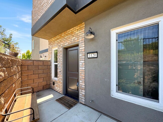 Building Photo - Spacious San Elijo Hills Home with 2-car G...