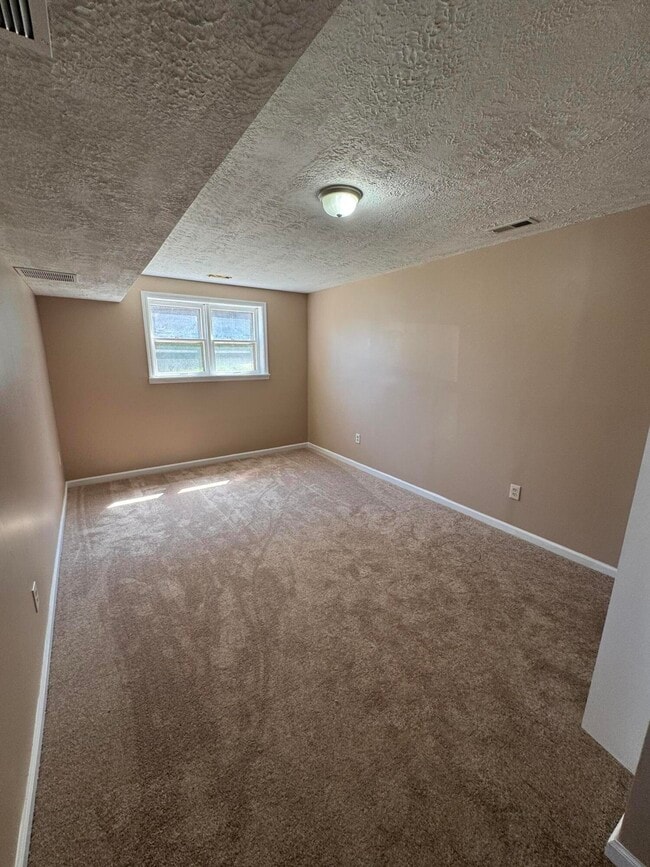 Building Photo - 3372 Otter Creek Dr