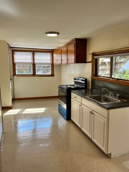 Building Photo - 37 Arlington St