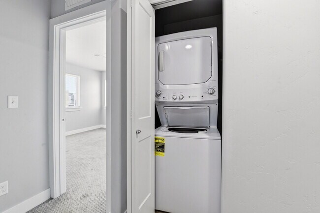 Building Photo - $2,890.95, 2-bed, 2.5-bath, located in Denver with a rooftop terrace.