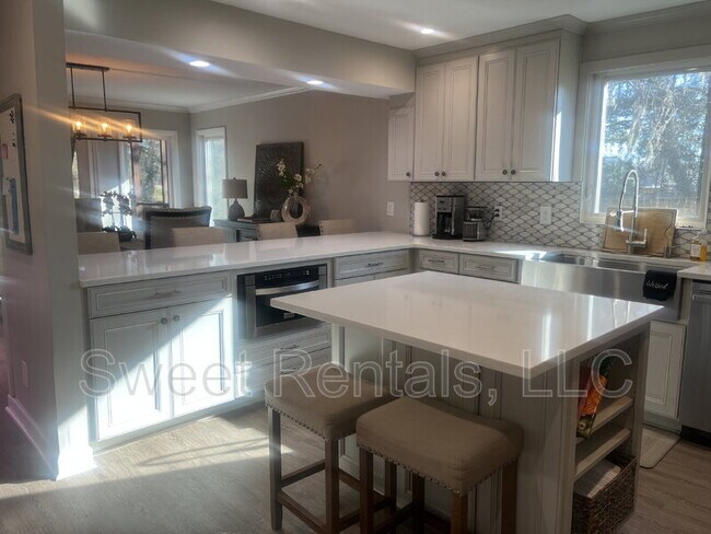 Building Photo - 47 Arabian Dr