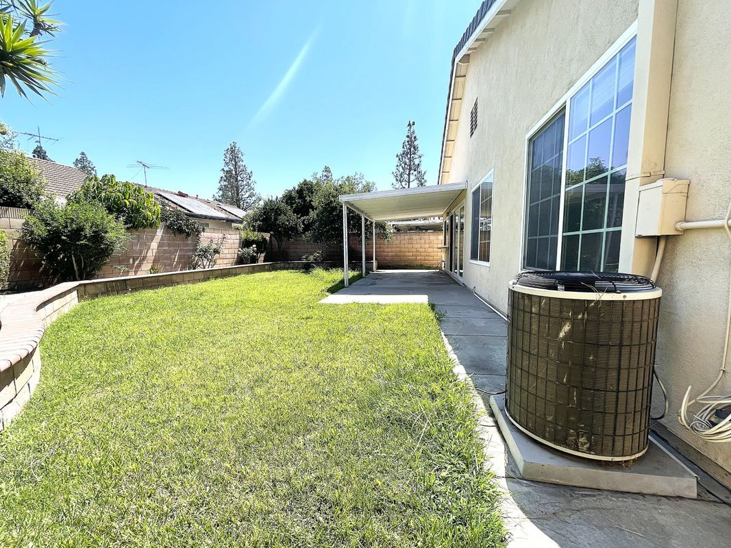 Building Photo - 16712 Stowers Ave
