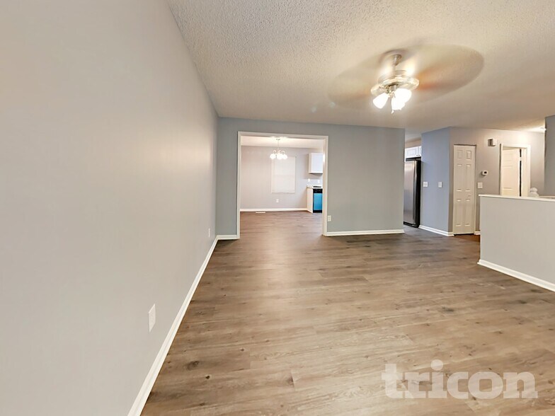 Building Photo - 111 Woodspur Rd