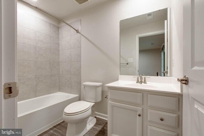 Building Photo - 3004 Cornfield Ave