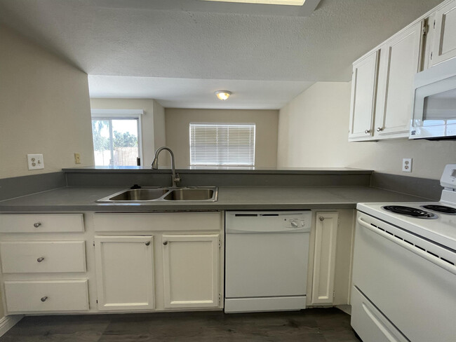 Building Photo - 6250 W Flamingo Rd