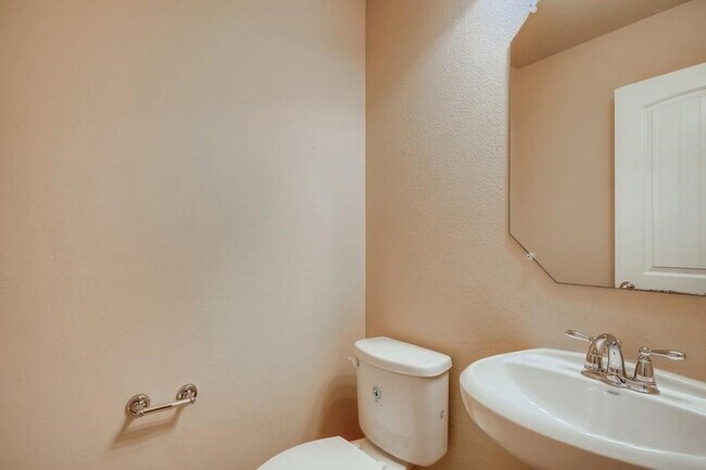 Building Photo - 2753 Calmwood Dr