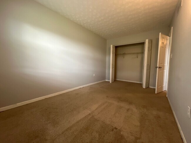 Building Photo - 1851-1853-1853 Lake Club Dr