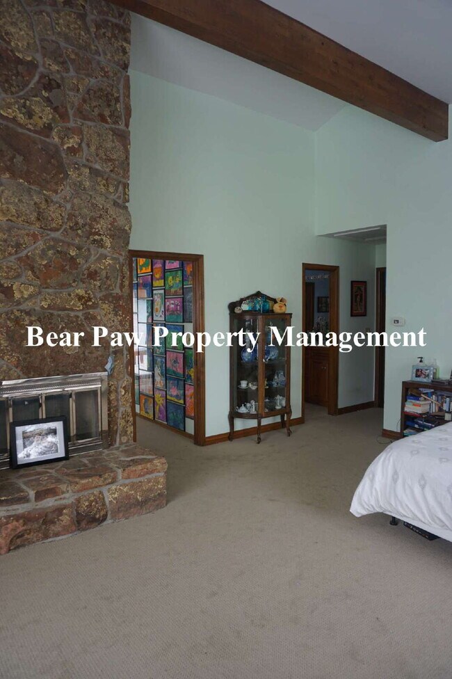 Building Photo - Lovely Home in Soda Creek!!