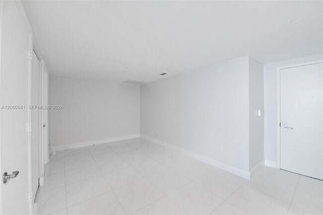 Building Photo - 495 Brickell Ave