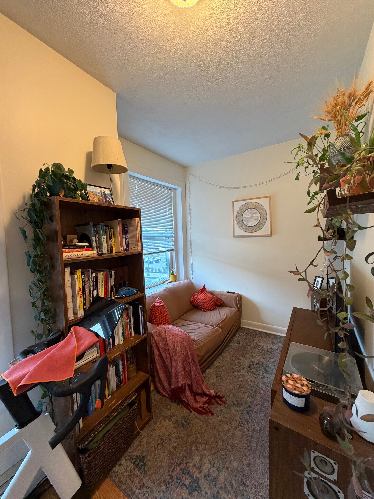 Building Photo - 2 Central St