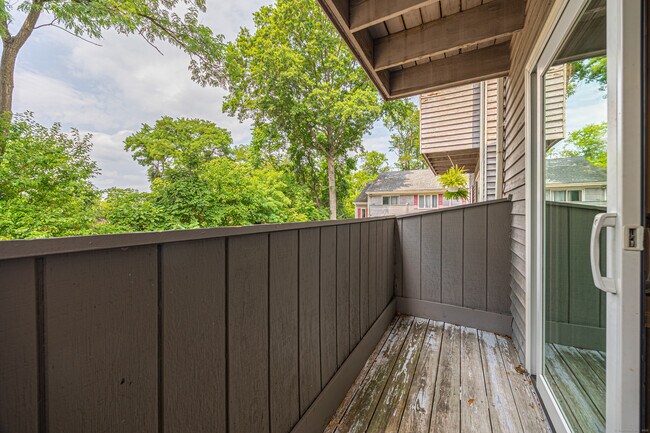Building Photo - 516 Vincelette St
