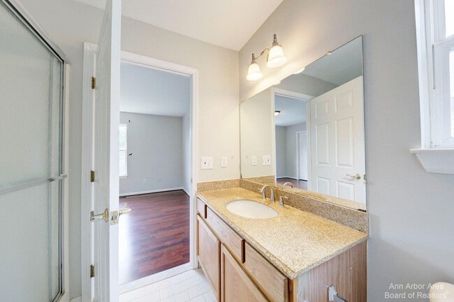 Building Photo - 3127 Dunwoodie Rd