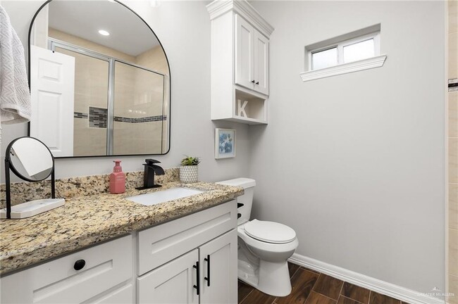 Building Photo - 1009 Sunny Dr