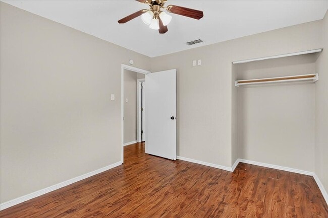 Building Photo - 4729 Prinston- 4bed/1bath- $1,395/month