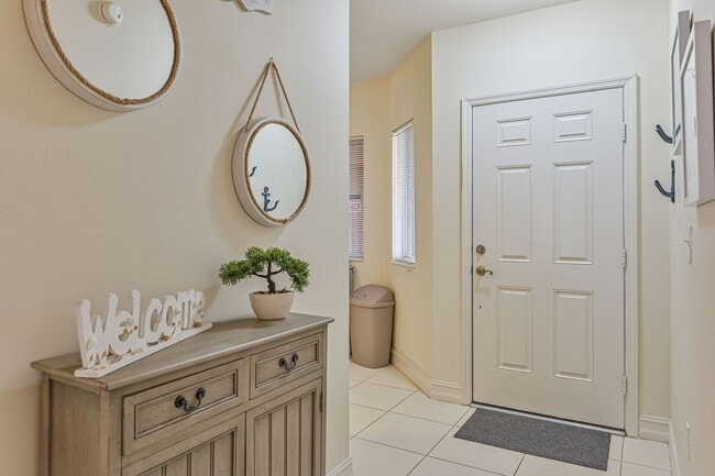 Building Photo - ** Immaculate Blue Heron Sanctuary Condo ~ Available ASAP **