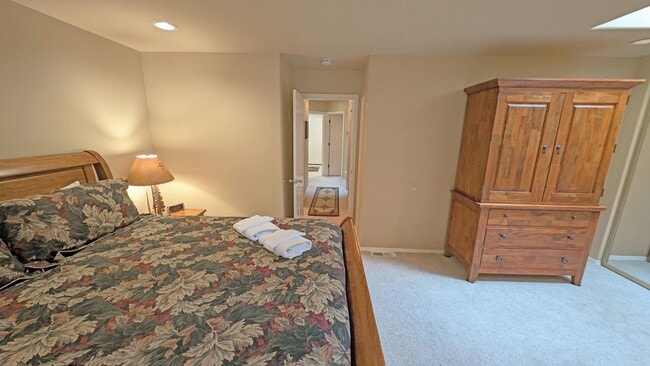 Building Photo - Furnished Sunriver 3 Bedroom Home Availabl...