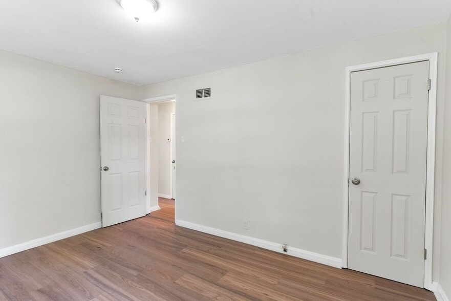 Building Photo - 8135 Bloom Dr