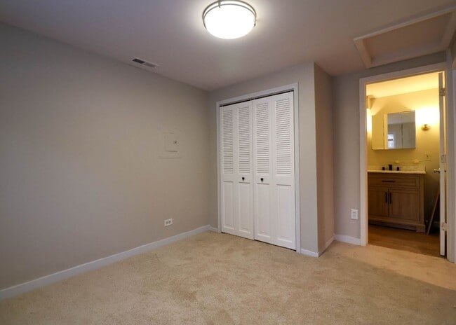 Building Photo - 1 Bed, 1 Bath House In Rochester Hills