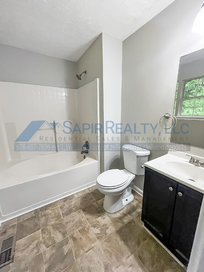 Building Photo - 220 Beechwood Ln