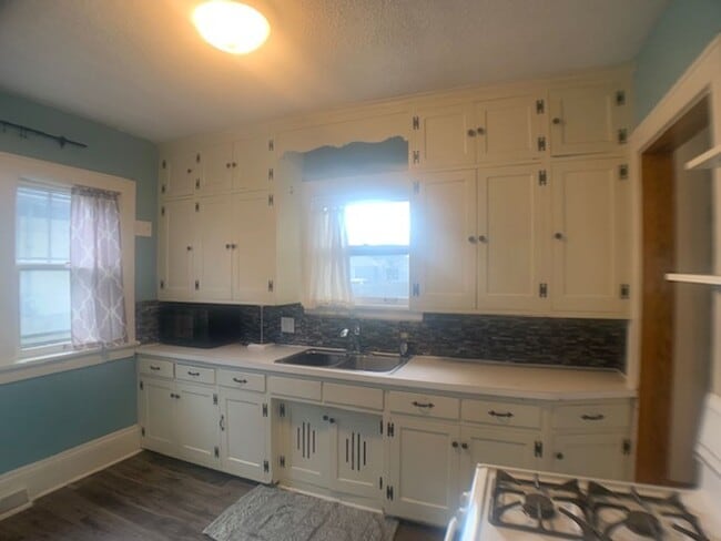 Building Photo - 1428 Snelling Ave N