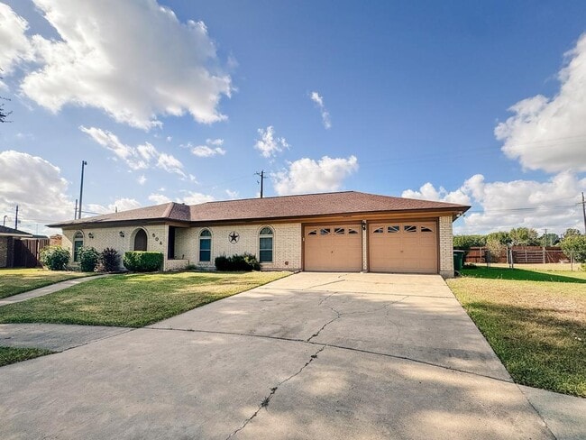 Building Photo - 504 Berkshire Ln