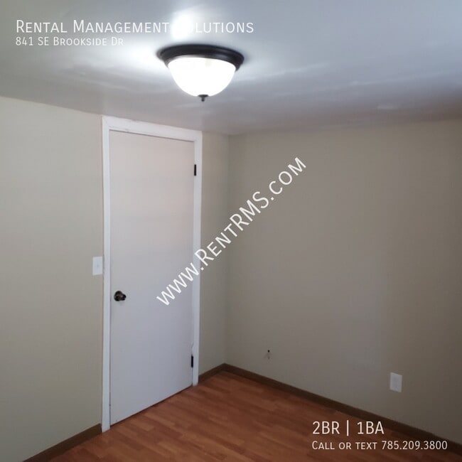 Building Photo - 841 SE Brookside Dr